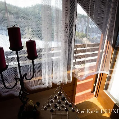 Hébergement de vacances Pet & Family Friendly House Viktorija - House Near Golica With Triglav View Jesenice