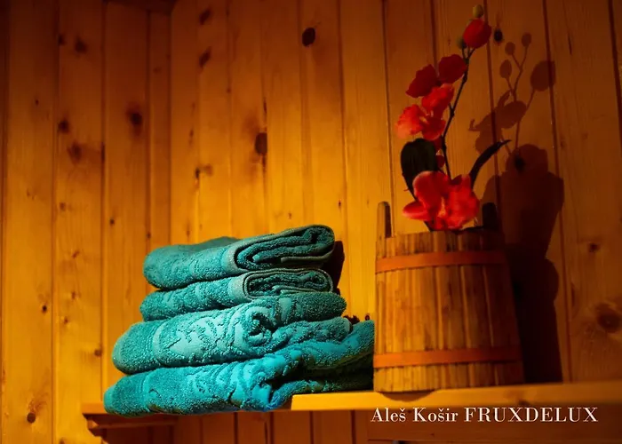 בית נופש Pet & Family Friendly House Viktorija - House Near Golica With Triglav View *